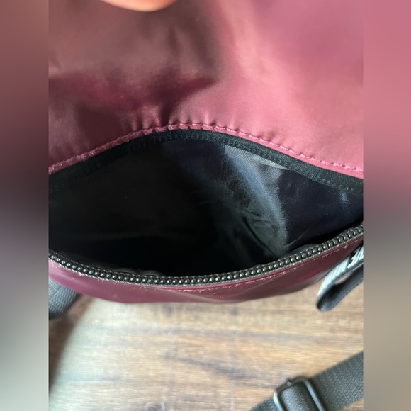 Steve Madden Zip Top Crossbody Bag 9X7” in Oxblood. Great for travel, phone! - Picture 9 of 11